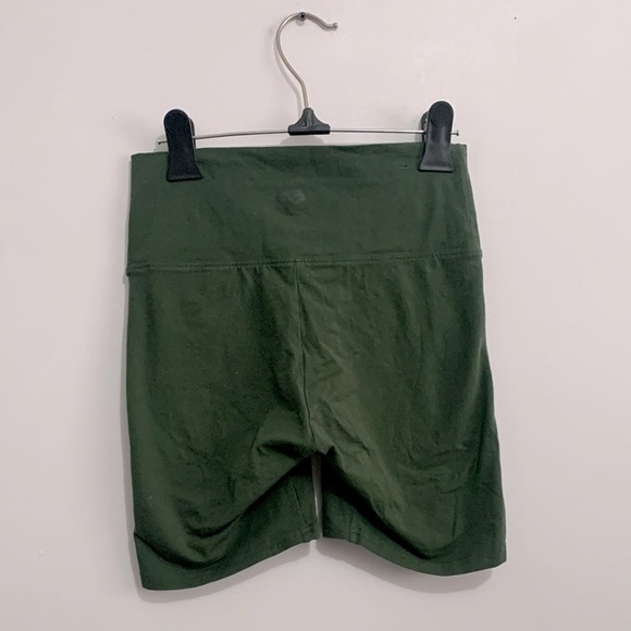 BNWOT TNA Green Biker Shorts size S - Picture 2 of 4